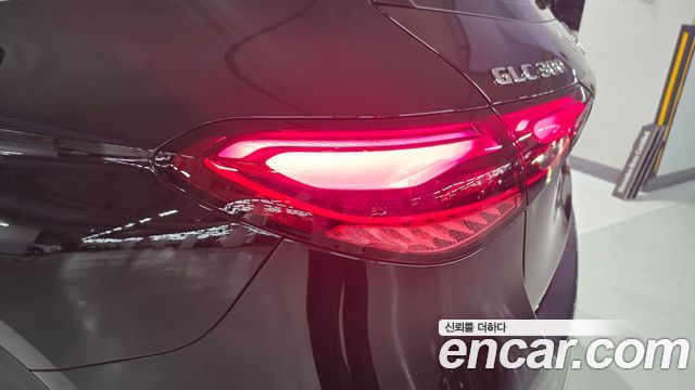 Mercedes-Benz GLC-Class 2026 — photo 13