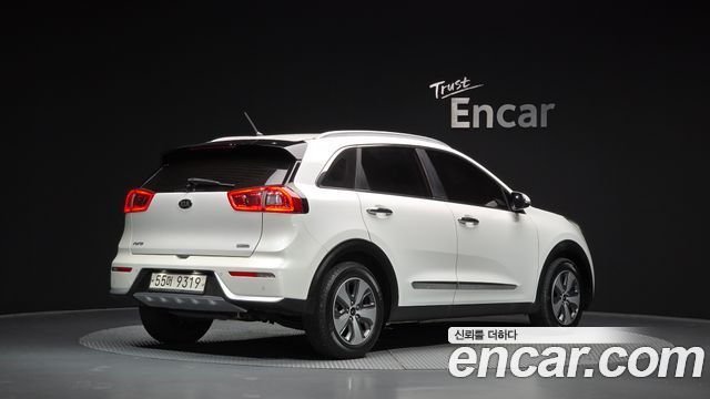 Kia Niro 2018 — photo 2
