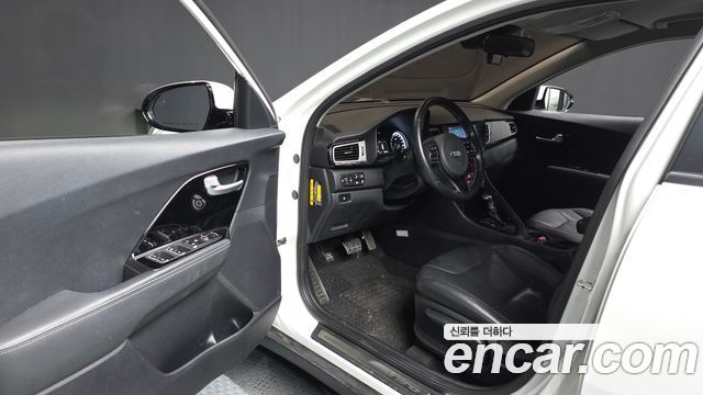 Kia Niro 2018 — photo 13