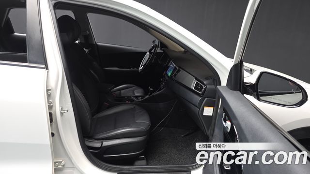 Kia Niro 2018 — photo 17