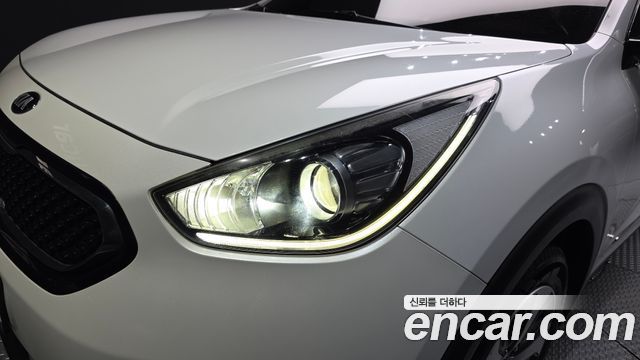 Kia Niro 2018 — photo 8