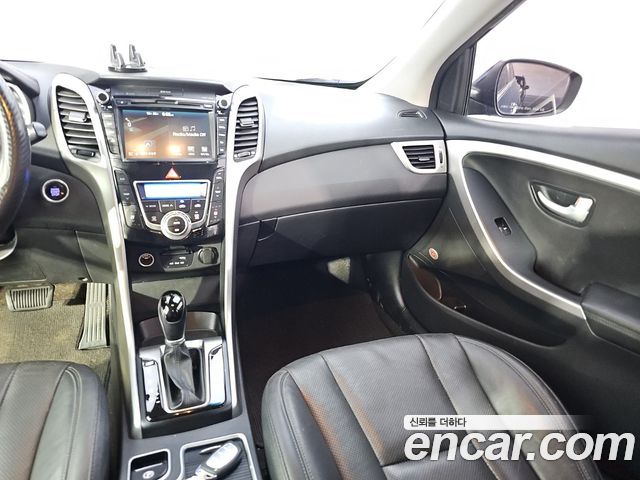 Hyundai i30 2016 — photo 10