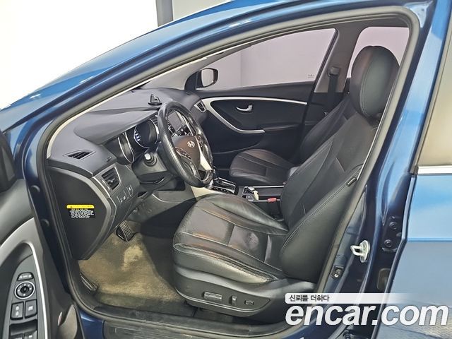 Hyundai i30 2016 — photo 11