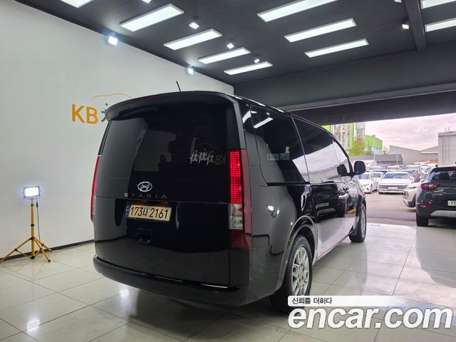 Hyundai Staria 2022 — photo 3
