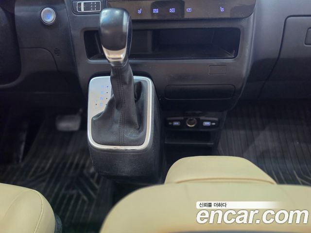 Hyundai Staria 2022 — photo 12