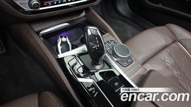 BMW 5-Series 2021 — photo 12