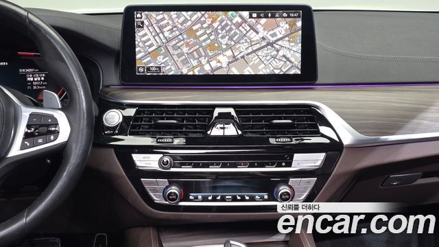 BMW 5-Series 2021 — photo 19