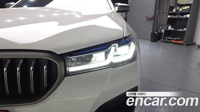 BMW 5-Series 2021 — photo 8