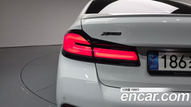 BMW 5-Series 2021 — photo 9