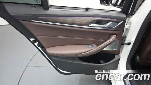 BMW 5-Series 2021 — photo 15
