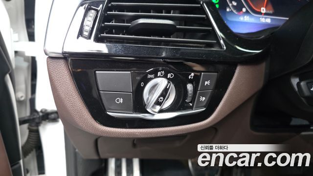 BMW 5-Series 2021 — photo 27