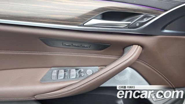 BMW 5-Series 2021 — photo 31