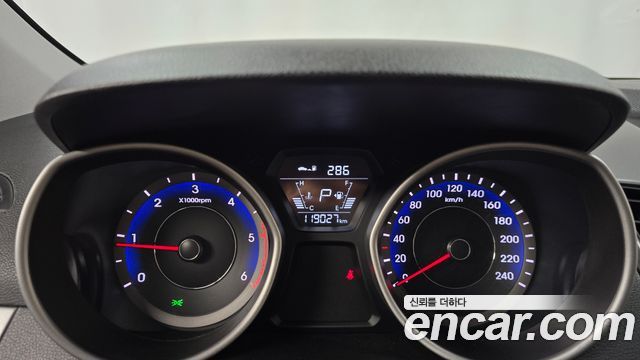 Hyundai AVANTE 2014 — photo 8