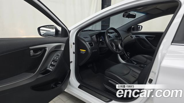 Hyundai AVANTE 2014 — photo 10