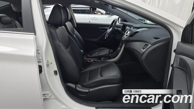 Hyundai AVANTE 2014 — photo 11