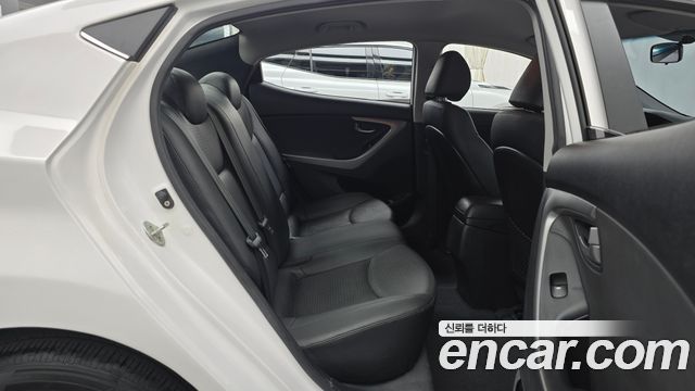 Hyundai AVANTE 2014 — photo 12