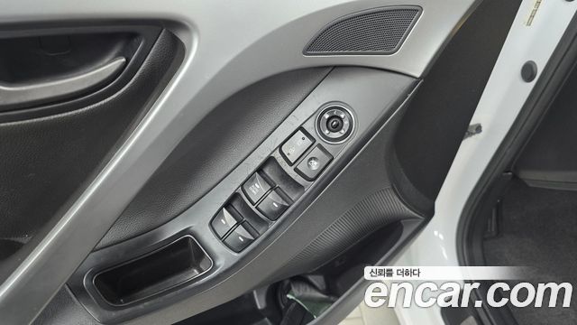 Hyundai AVANTE 2014 — photo 17