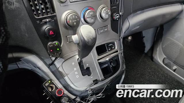 Hyundai Starex 2012 — photo 9