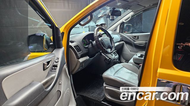 Hyundai Starex 2012 — photo 10