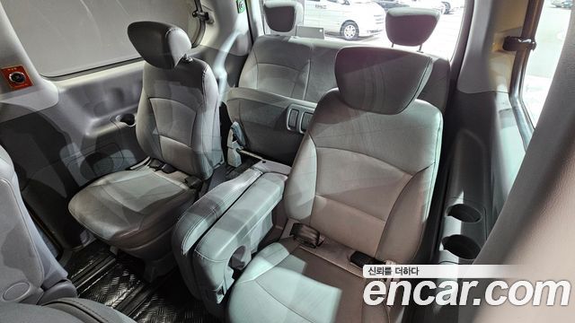 Hyundai Starex 2012 — photo 11