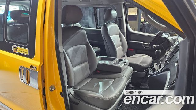 Hyundai Starex 2012 — photo 12