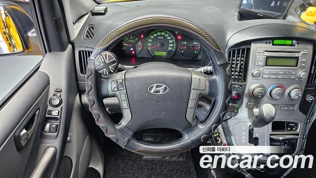 Hyundai Starex 2012 — photo 13