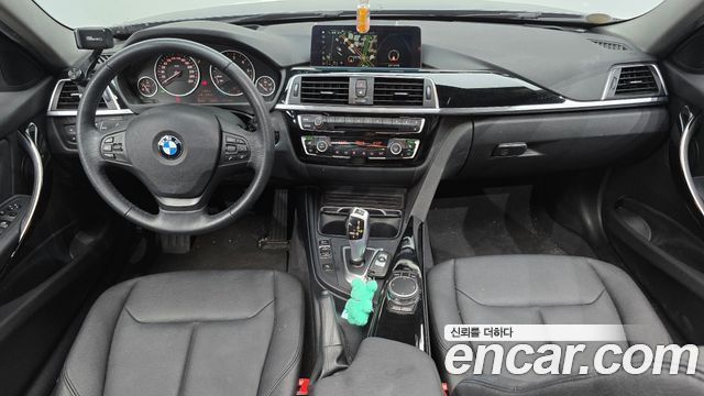 BMW 3-Series 2018 — photo 10