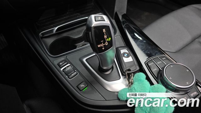 BMW 3-Series 2018 — photo 12