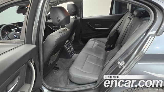 BMW 3-Series 2018 — photo 17