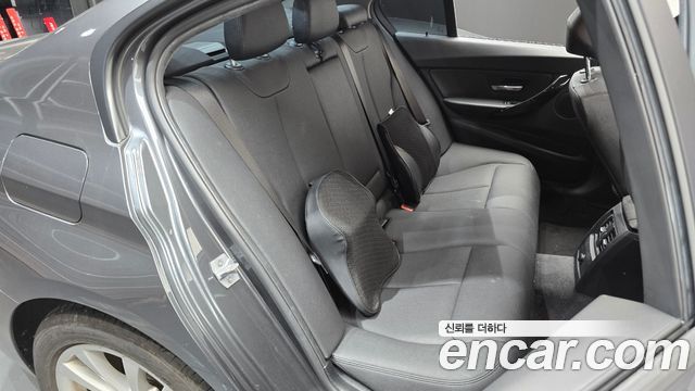 BMW 3-Series 2018 — photo 18