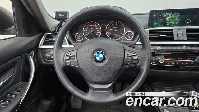 BMW 3-Series 2018 — photo 19