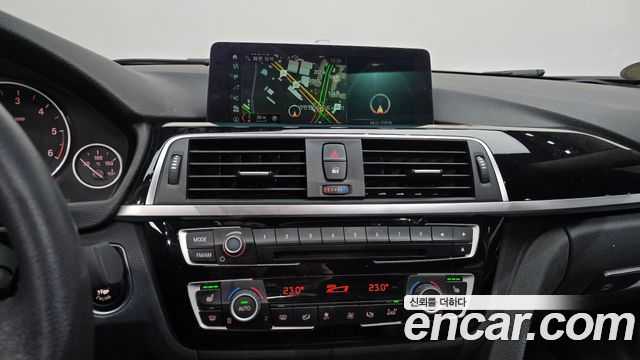 BMW 3-Series 2018 — photo 20