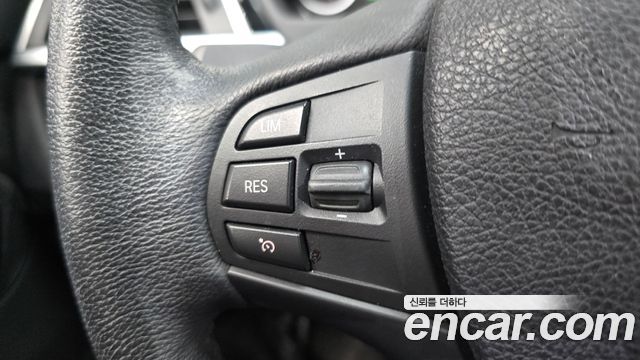 BMW 3-Series 2018 — photo 23
