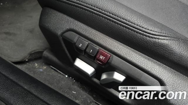 BMW 3-Series 2018 — photo 25