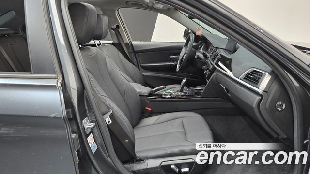 BMW 3-Series 2018 — photo 16