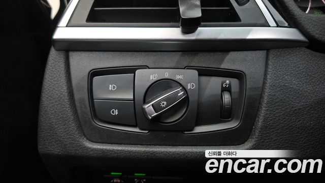 BMW 3-Series 2018 — photo 29