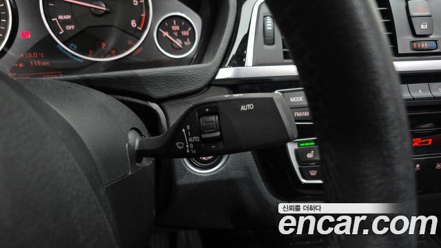 BMW 3-Series 2018 — photo 30