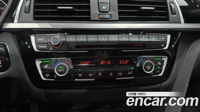 BMW 3-Series 2018 — photo 31