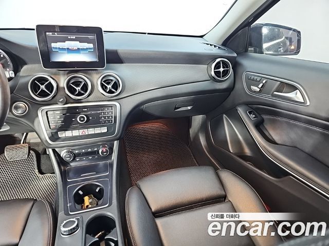 Mercedes-Benz GLA-Class 2019 — photo 10