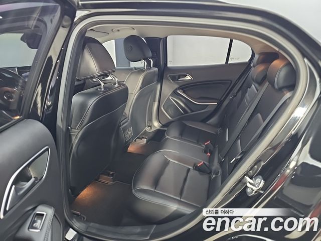Mercedes-Benz GLA-Class 2019 — photo 12