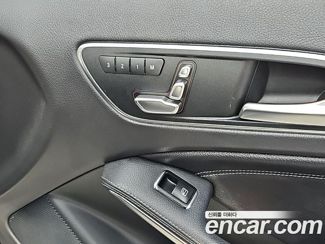 Mercedes-Benz GLA-Class 2019 — photo 17