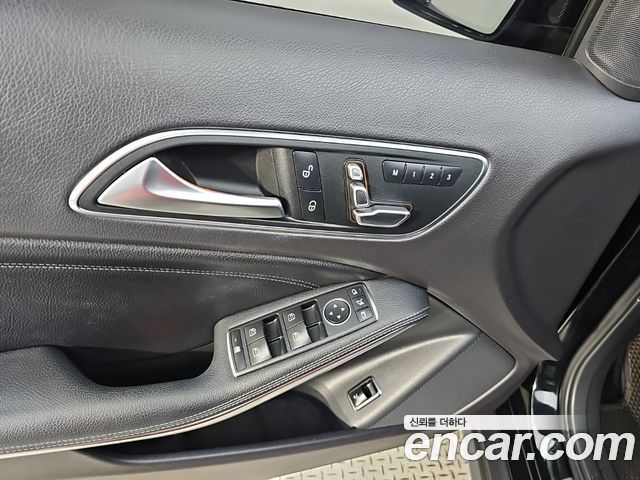 Mercedes-Benz GLA-Class 2019 — photo 18