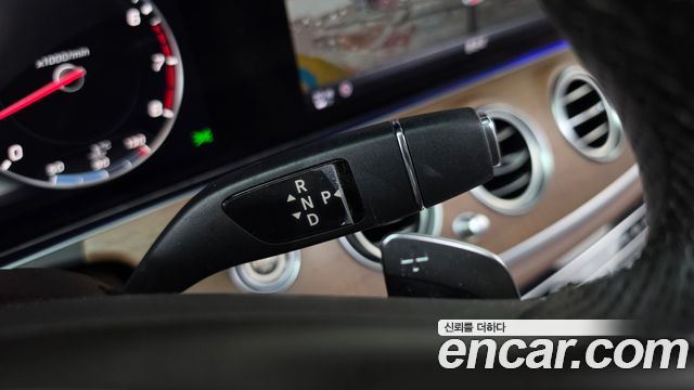 Mercedes-Benz E-Class 2017 — photo 9