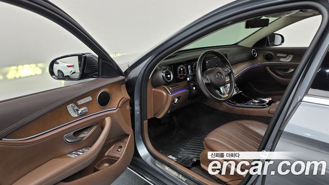 Mercedes-Benz E-Class 2017 — photo 10