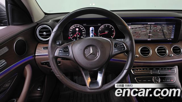 Mercedes-Benz E-Class 2017 — photo 12