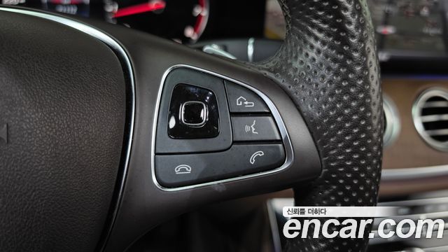 Mercedes-Benz E-Class 2017 — photo 15