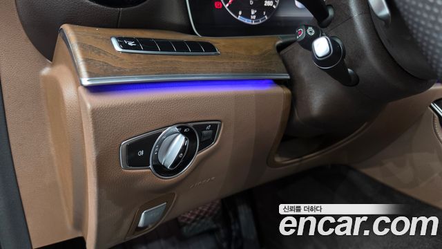 Mercedes-Benz E-Class 2017 — photo 20