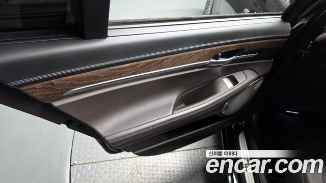 Genesis G90 2019 — photo 15