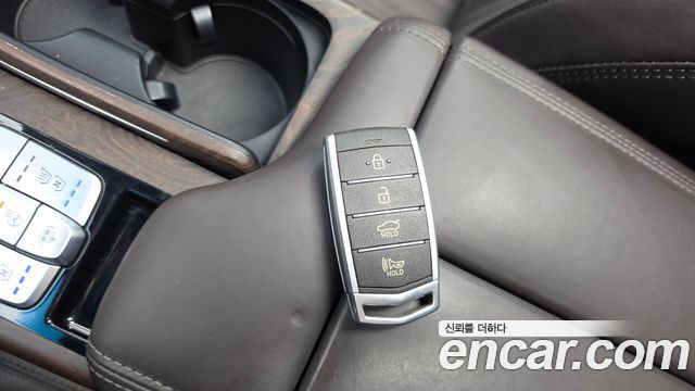 Genesis G90 2019 — photo 33