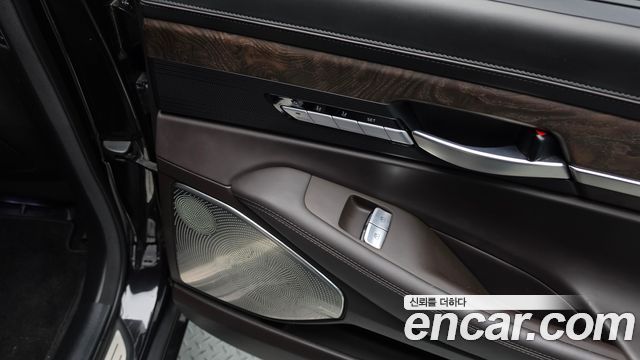 Genesis G90 2019 — photo 35